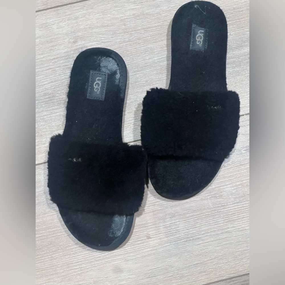 UGG Women's Black Furry Fuzzy Slippers Slides Sandals size 6 - Picture 1 of 4